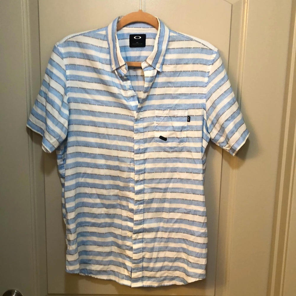 EUC Oakley Short Sleeve Button Down
